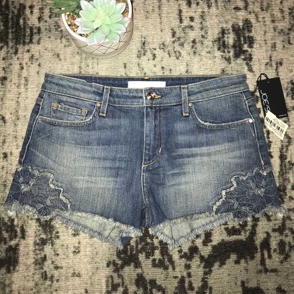 NEW Joe's cut hem embroidered jean short Sz. 28